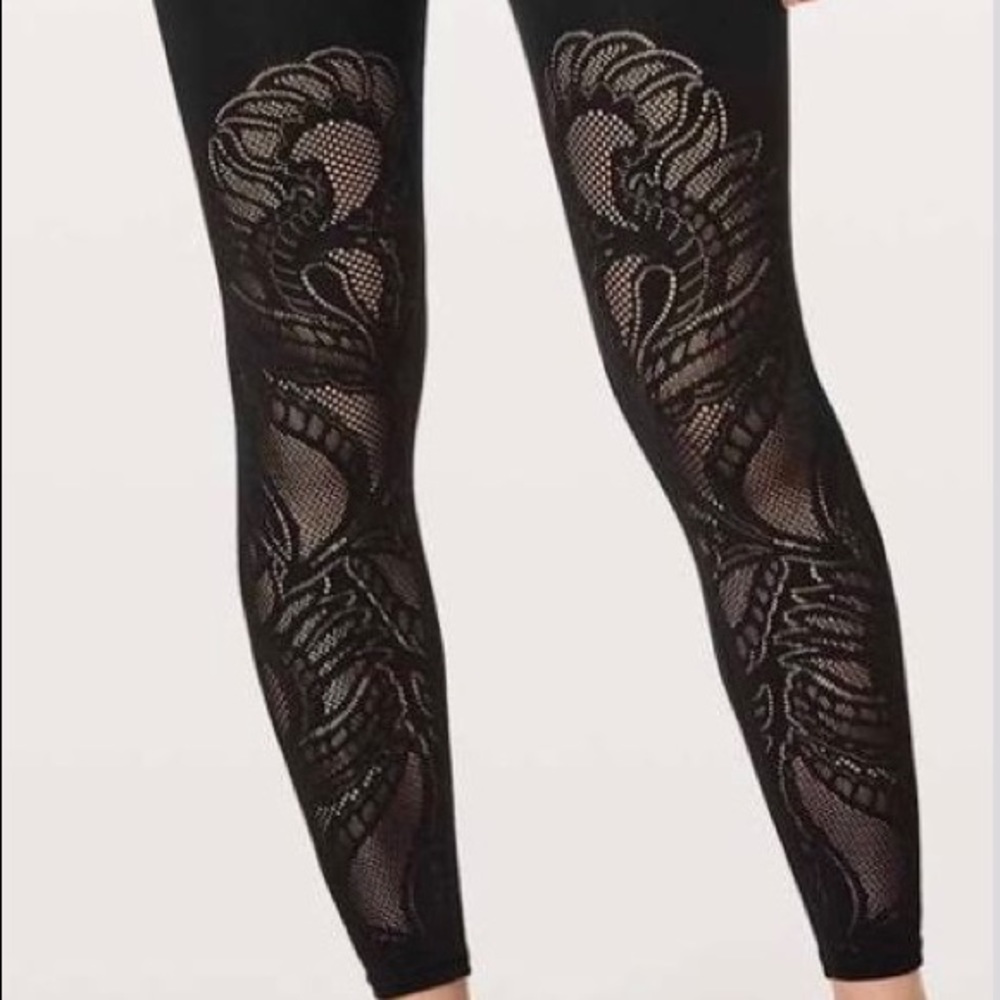 Lululemon Reveal Tight in Lattice Paisley